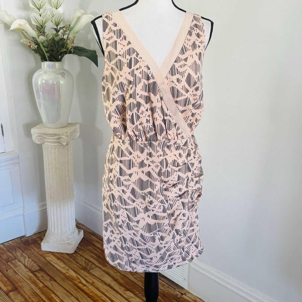 BCBGeneration Flirty V-Neck Sleeveless Dress Sz Large Light Cantaloupe